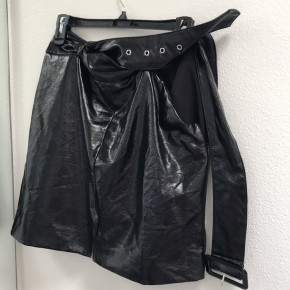 Black leather skirt - Picture 2 of 2